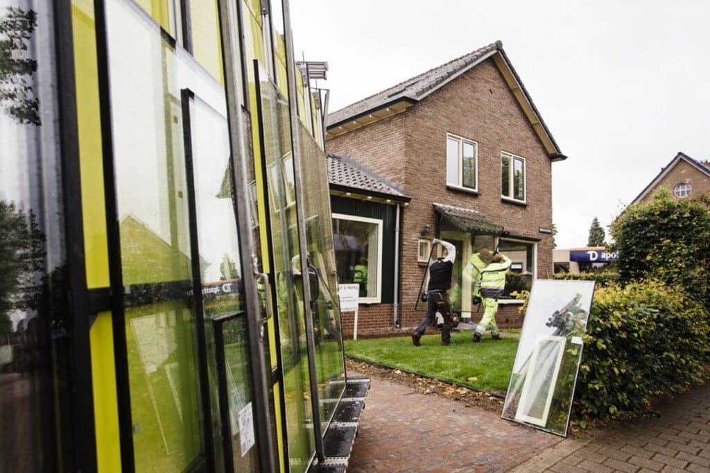 Energieloket - Isolatieglas plaatsen Pluimers Varsseveldseweg 160 Doetinchem - foto Pim Geerts - PIMG4142